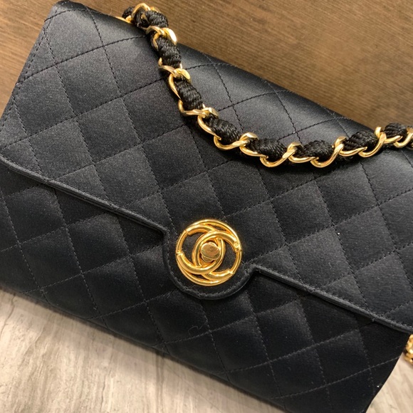 SOLD❌Vintage Chanel satin CC logo mini bag - Picture 2 of 12